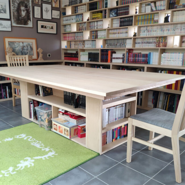 Table d'activité et bibliothèque en frêne