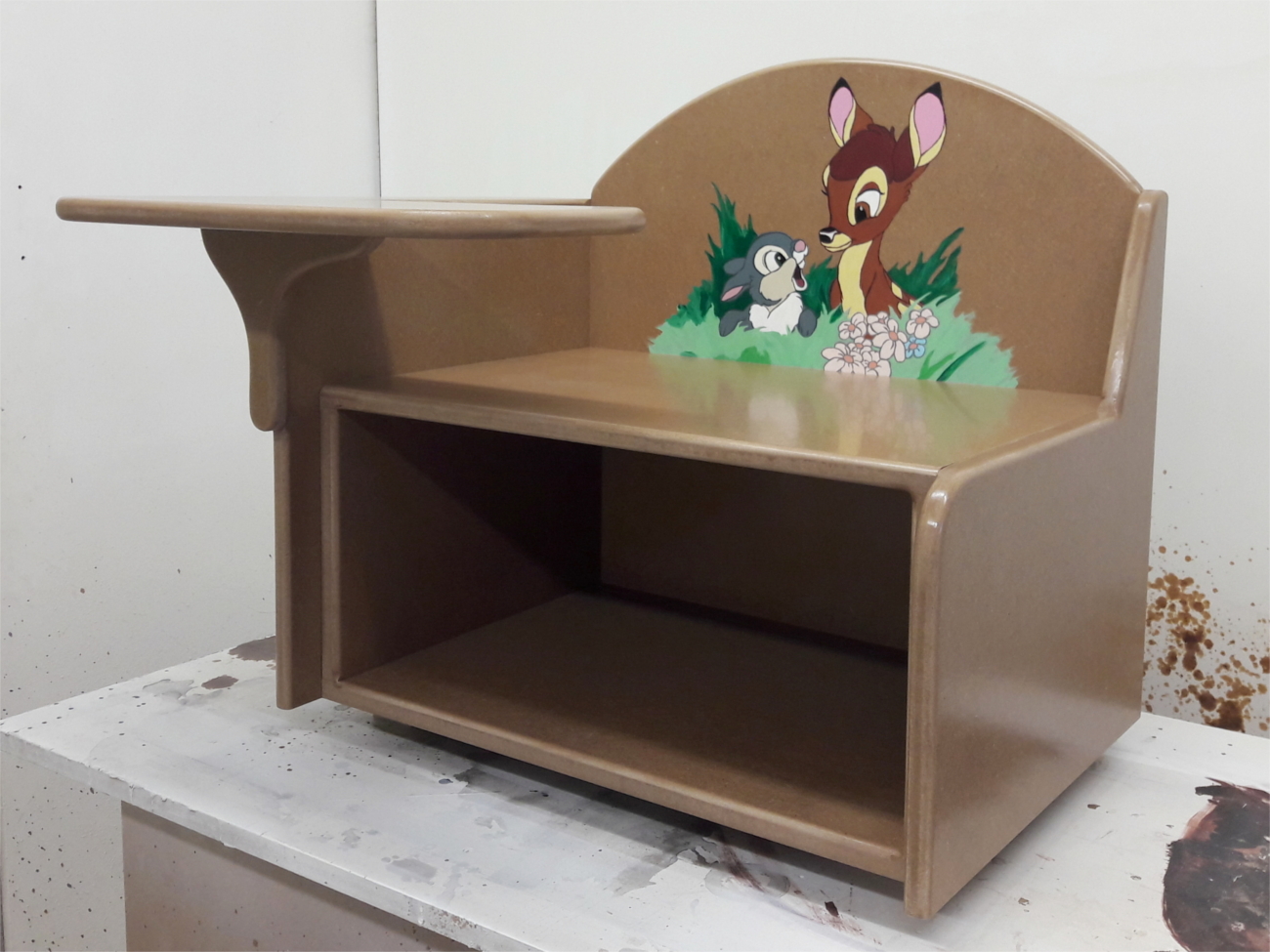 Bureau enfant en médium peint