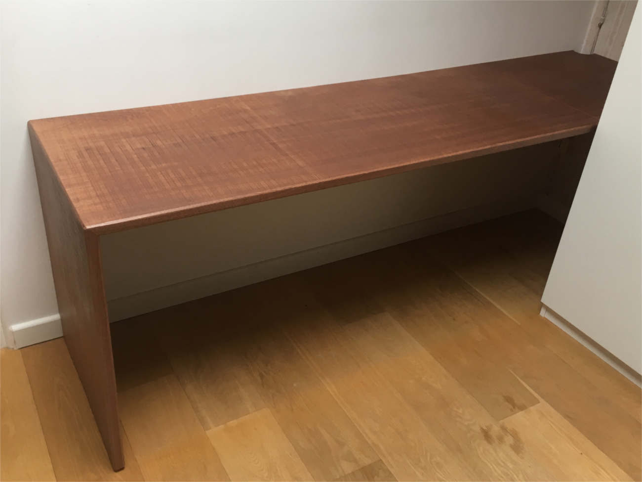 Bureau en sipo massif