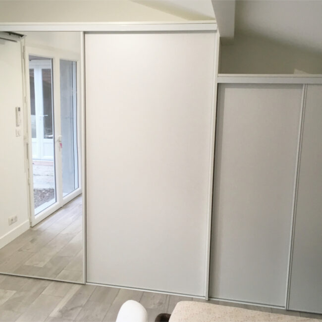 Placard sur mesure avec portes coulissantes