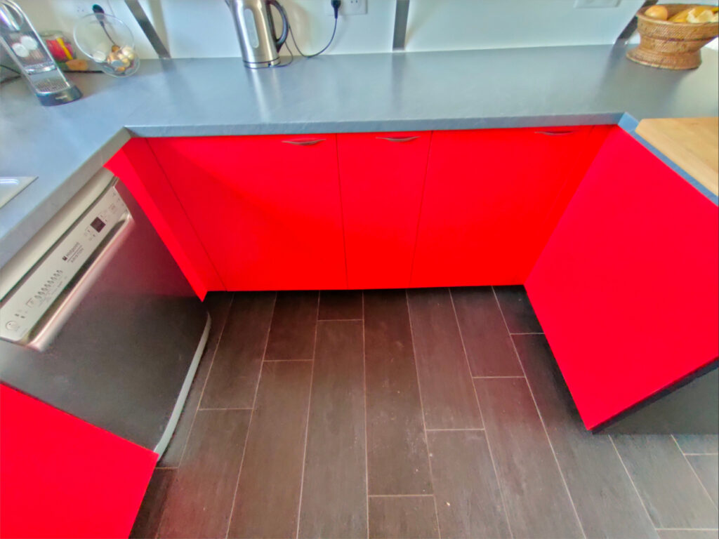 Façades de cuisine en stratifié rouge - Perle d'Ébène