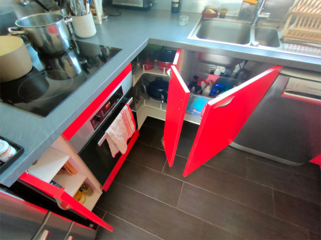 Façades de cuisine en stratifié rouge - Perle d'Ébène