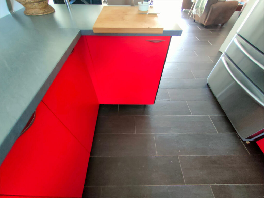 Façades de cuisine en stratifié rouge - Perle d'Ébène