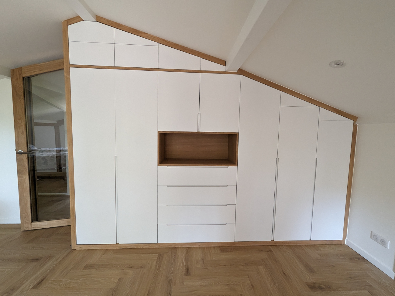 Dressing bibliothèque niches en chêne, mélaminé et médium laque blanc