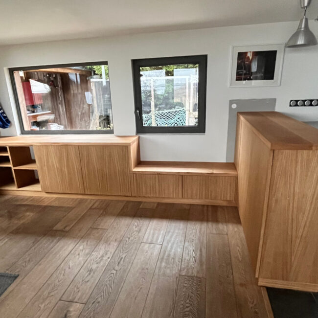 Agencement d'entrée en chêne avec banquette