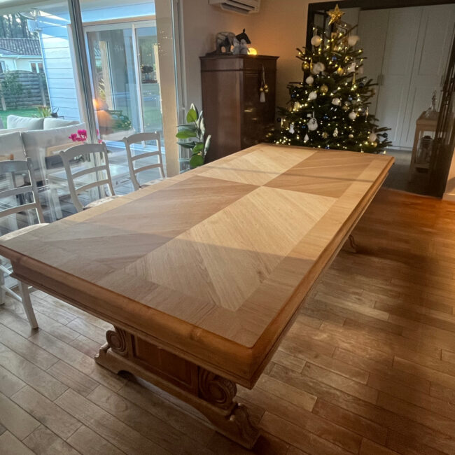Restauration d'un plateau de table placage chêne massif