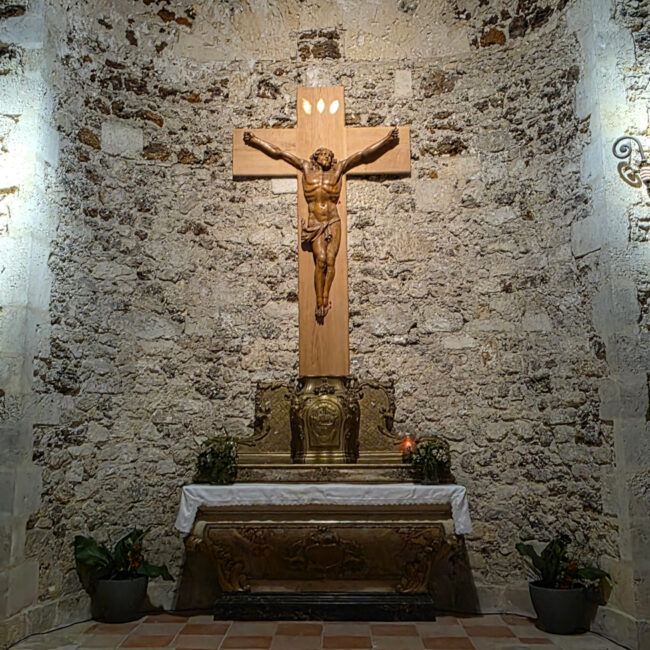 Croix chêne massif pour l'église de Lacanau Ville
