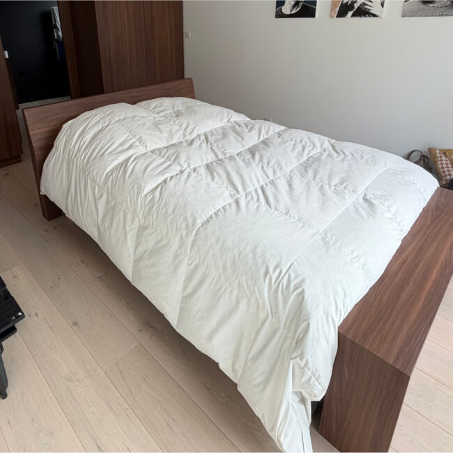 Tete de lit, bout de lit et table de chevet en stratifié walnut